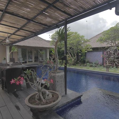 Bamboo Moon Villas Sanur Esterno foto