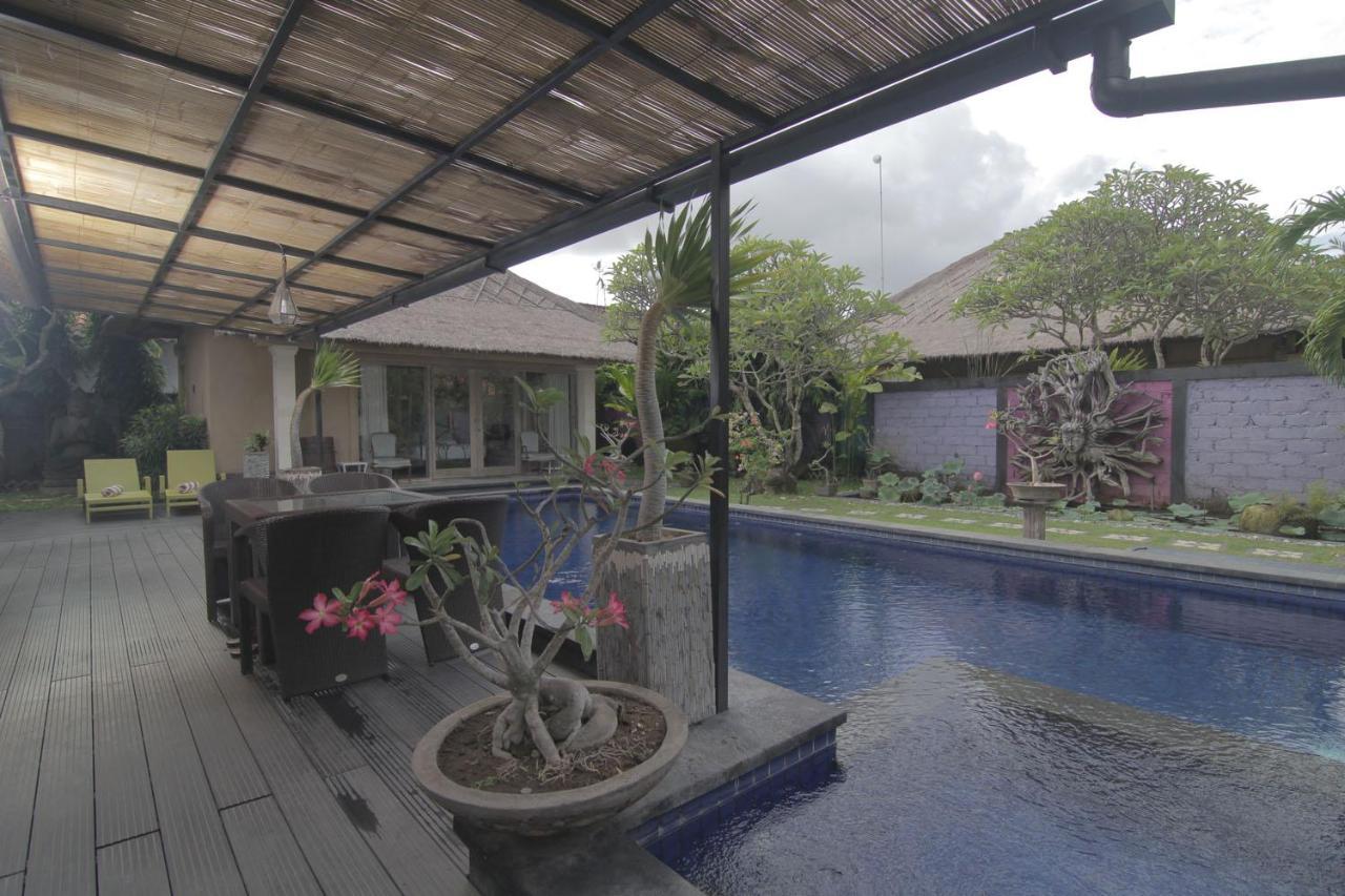 Bamboo Moon Villas Sanur Esterno foto