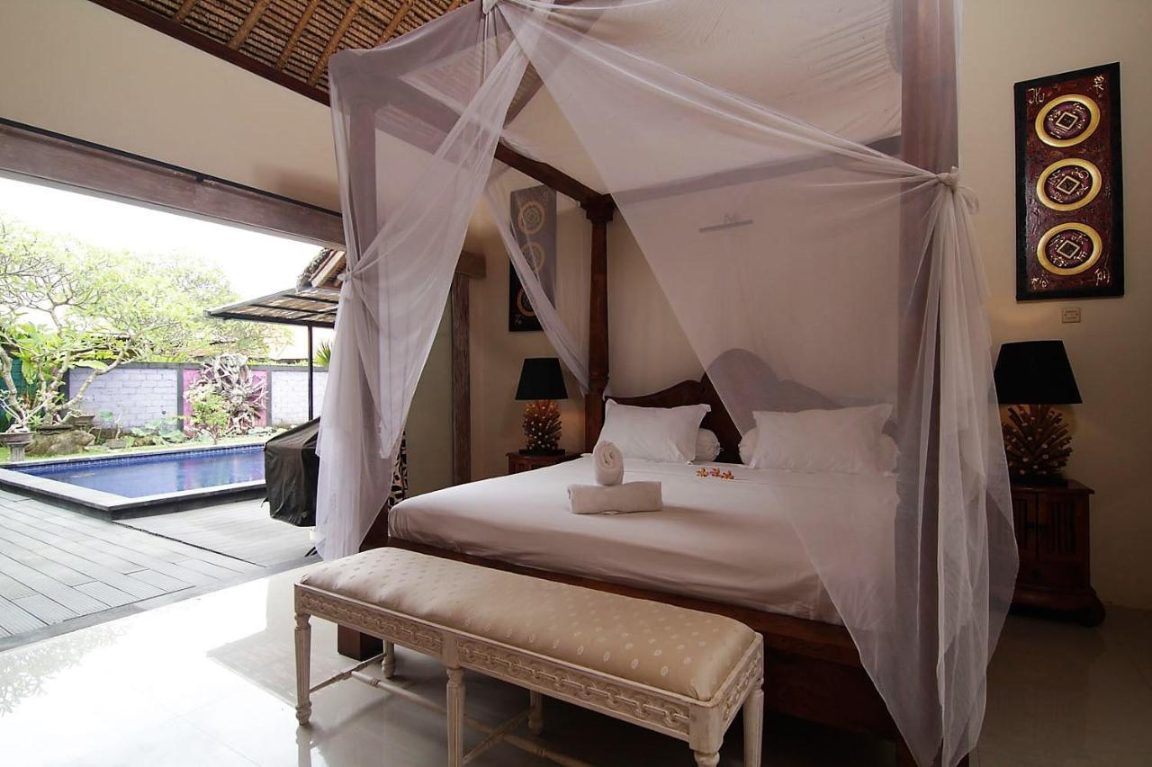 Bamboo Moon Villas Sanur Esterno foto