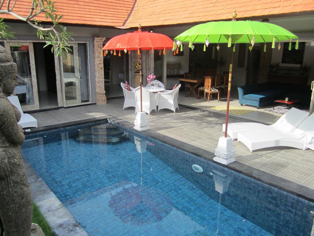 Bamboo Moon Villas Sanur Esterno foto