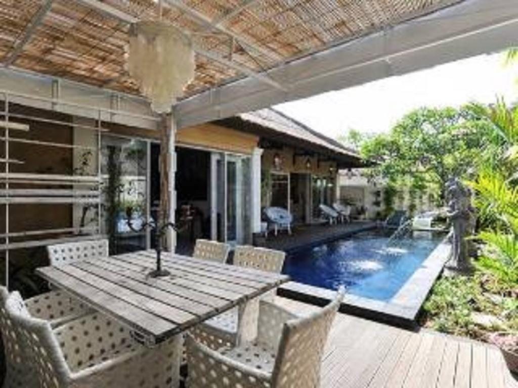 Bamboo Moon Villas Sanur Esterno foto