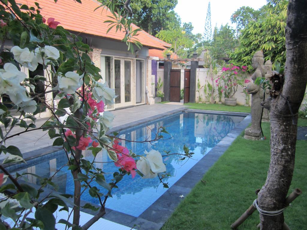 Bamboo Moon Villas Sanur Esterno foto