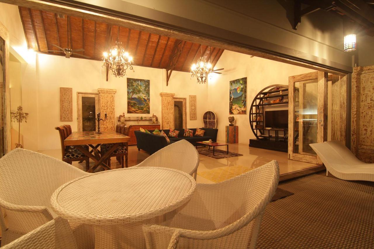 Bamboo Moon Villas Sanur Esterno foto