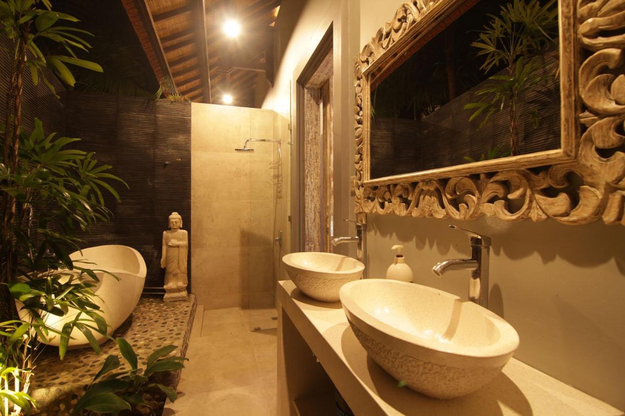 Bamboo Moon Villas Sanur Esterno foto