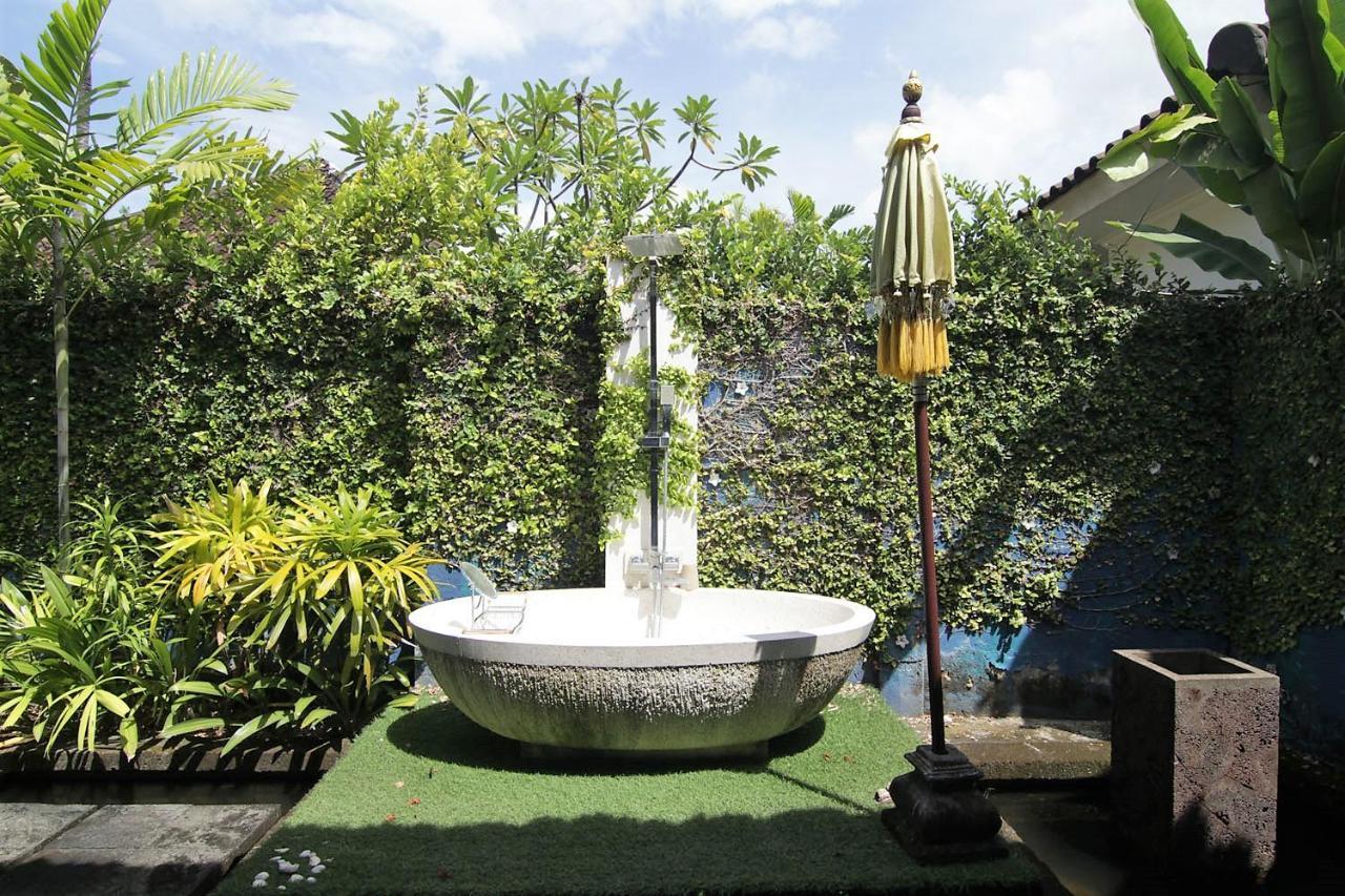 Bamboo Moon Villas Sanur Esterno foto