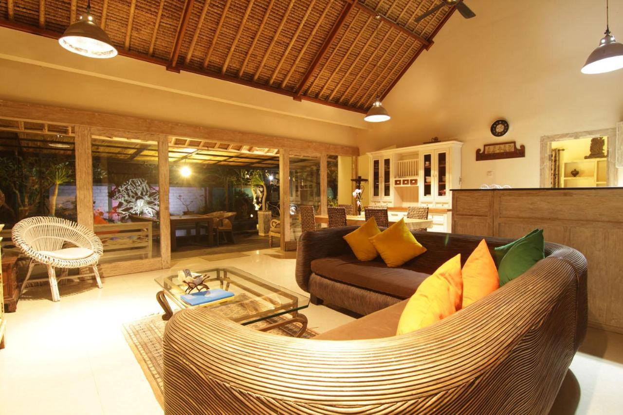 Bamboo Moon Villas Sanur Esterno foto