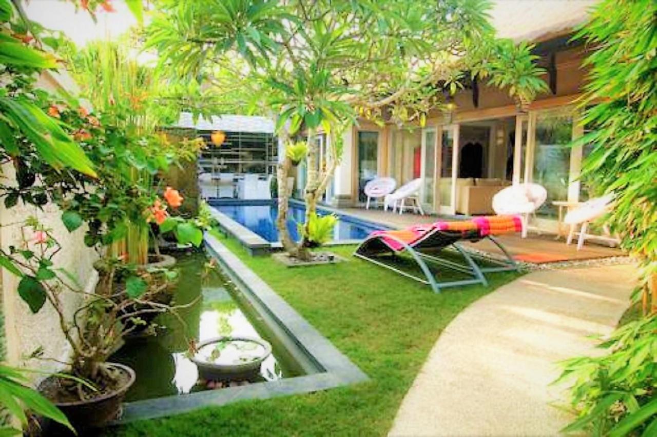 Bamboo Moon Villas Sanur Esterno foto